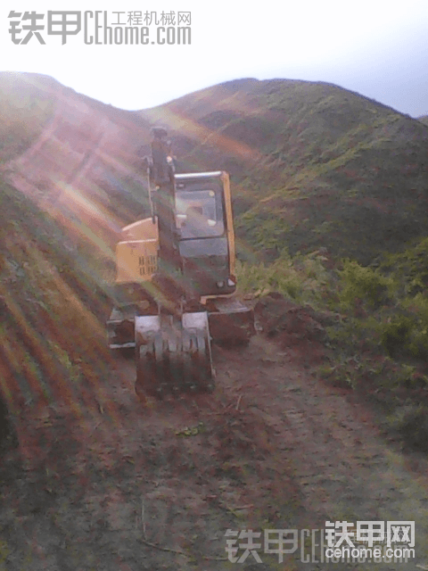 五月底提的車，1200小時，25萬，送3000配件，加一個原裝斗
