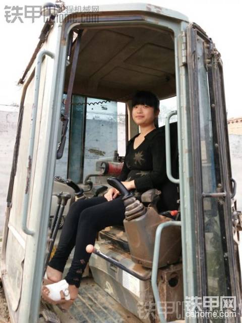 美女司机，快来围观！！！