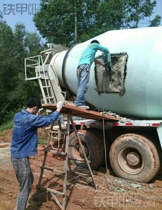 水泥罐車悲劇了