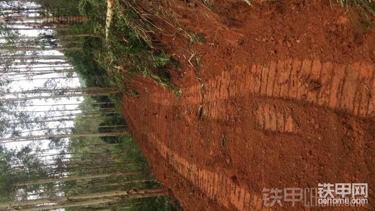 以下都是工作圖了，都是開山路多  所以機(jī)子的屁股慘不忍睹

