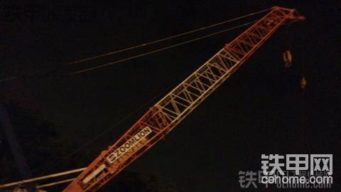 昨晚看到中聯(lián)重科的起重機(jī)，