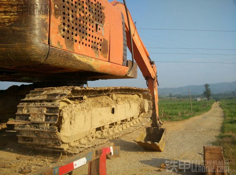 1500畝果園挖溝5塊錢一米不太掙錢