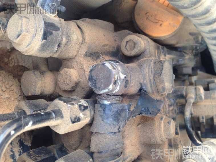 我一般在這里排空氣，排的快點(diǎn)，一下就著車(chē)，缺點(diǎn)是柴油流的到&#2