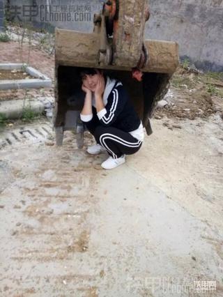 甲友们，这是谁家媳妇吗？还会操机！！