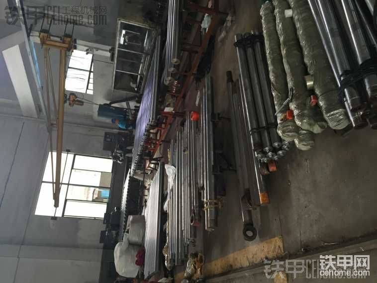 大量生產(chǎn)大中小所有挖機(jī)油缸，
