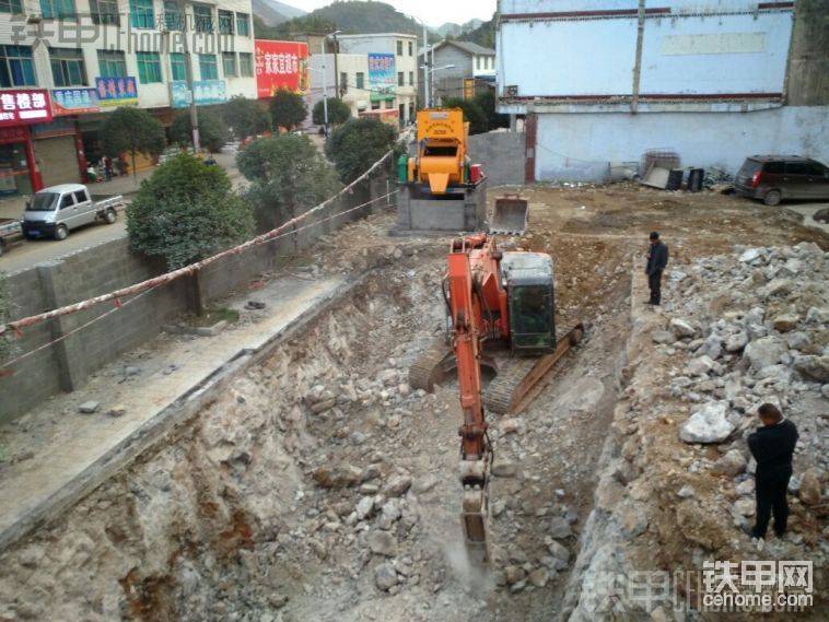 在打地下室，水平地面下去5米，全是硬的，本来是我打的，但是最&#