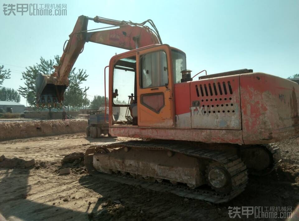 低價處理山東騰象150挖掘機，有要的聯(lián)系哈