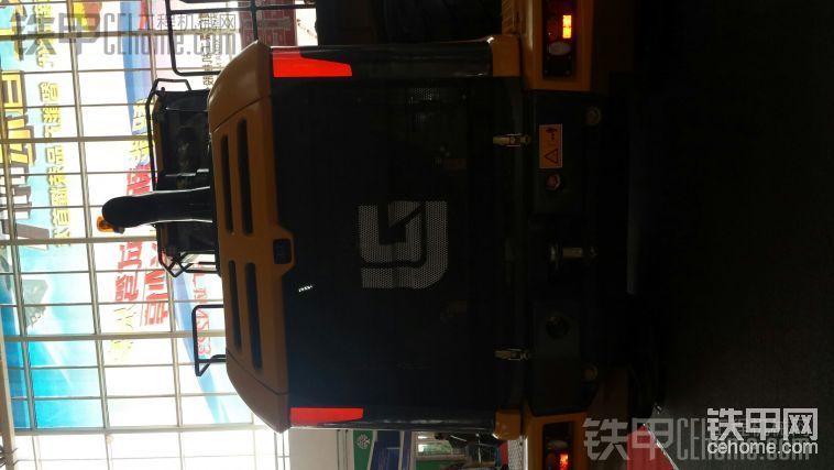 屁屁上的柳工標(biāo)志盡現(xiàn)霸氣十足
