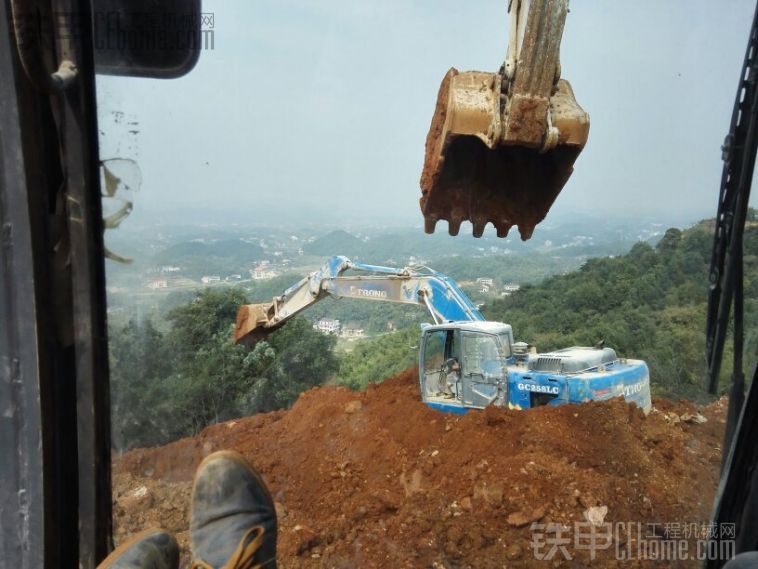 蓝色妖姬，山重建机。