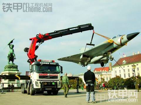 三一帕爾菲格隨車吊吊飛機