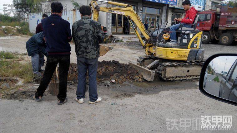 小伙开的不错就是没驾驶室遭罪
