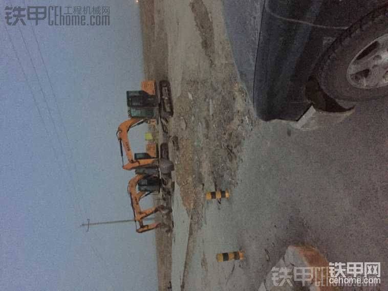 三个好基友下班合个影