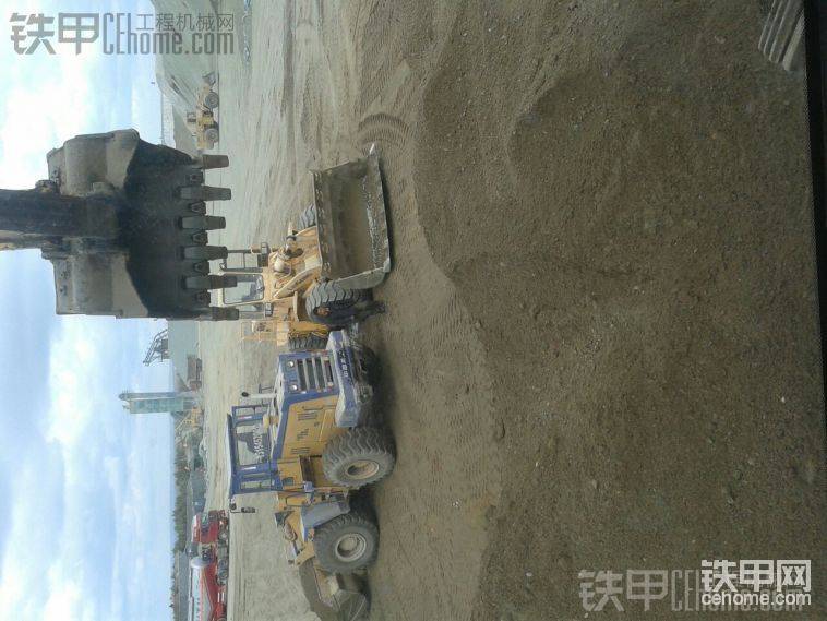 325走后我和朋友開360黑白干，（這是下面兩個(gè)鏟車的事故現(xiàn)場，仔細(xì)&#304