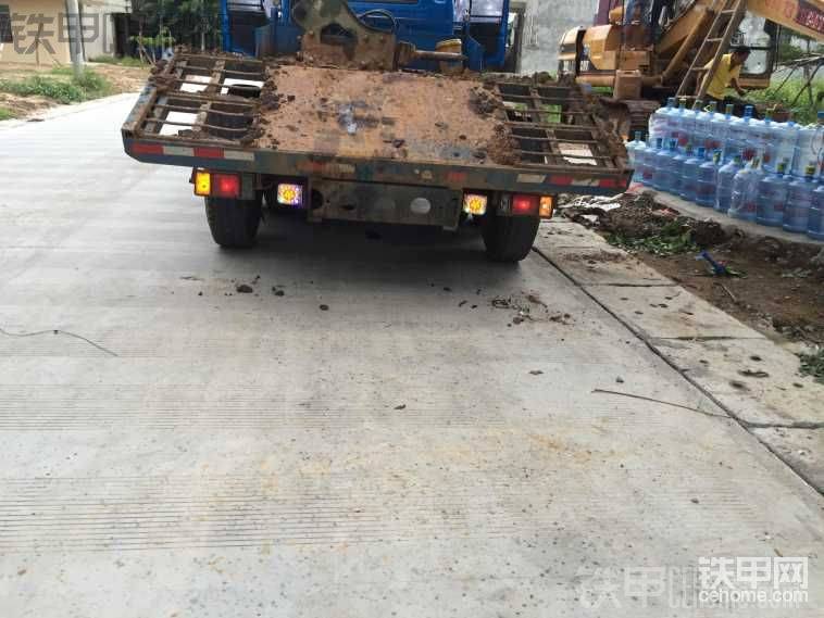 拆房子總要穿梭于?？诘牟煌锌h，加上我們的是報廢車，經(jīng)常晚&#1