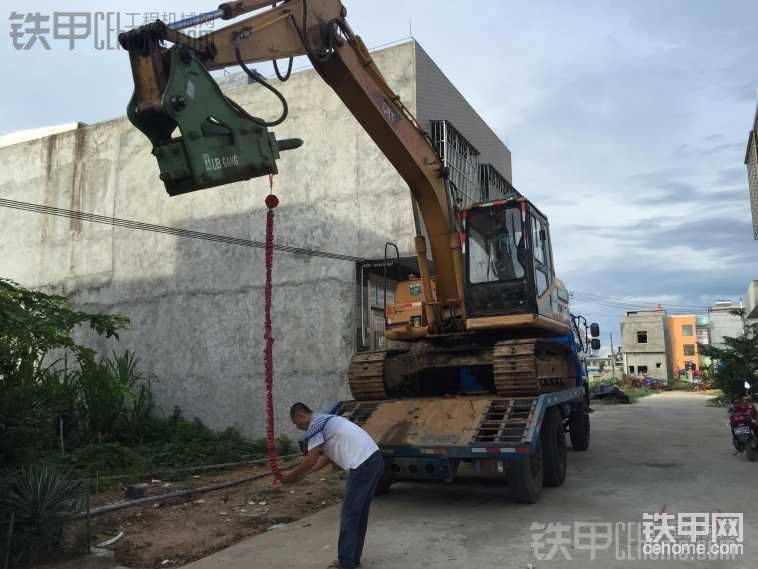 破碎錘丟了三個月，最終接到了一間拆除小平房的任務(wù)，正好那是&#2