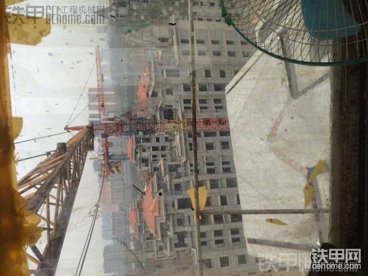 七點上班先把塔吊挪挪碰著對面吊哥的頭了