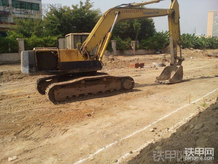 大哥的挖機(jī)
