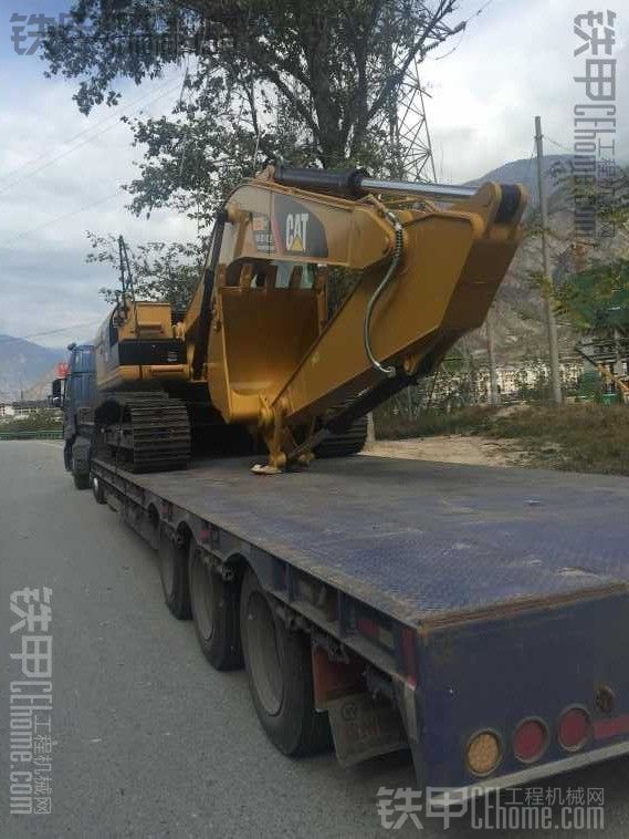 新提卡特320D2 挖掘机