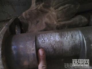 公司牛人開的裝載機(jī)換下來的動臂銷軸