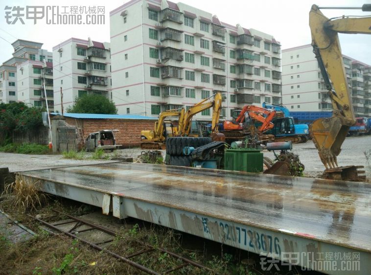 冬天里的在場暴雨全部停工