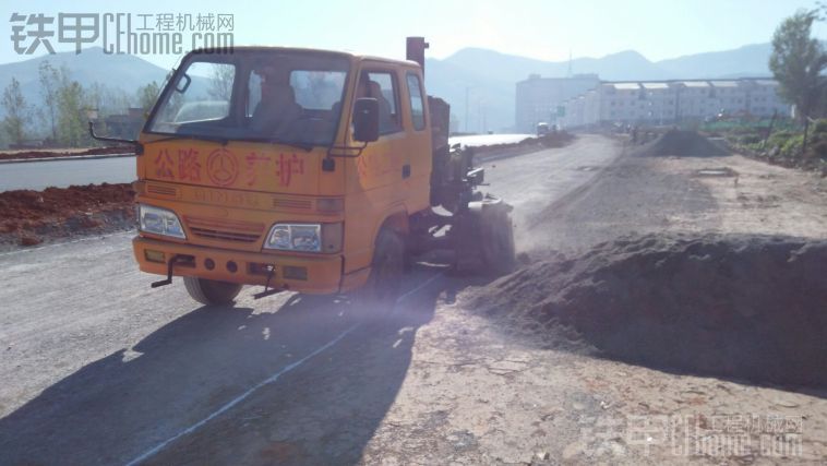 公路路沿石二灰瀝青切邊機(jī)