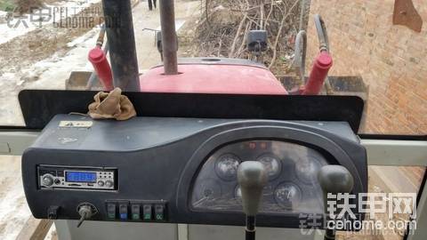 东方红推土机