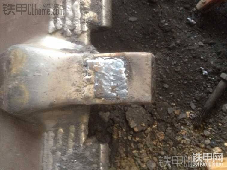 齒座磨損了松松的，果斷電焊補起