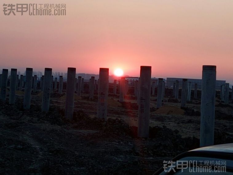 太阳能发电厂挖接地线沟子