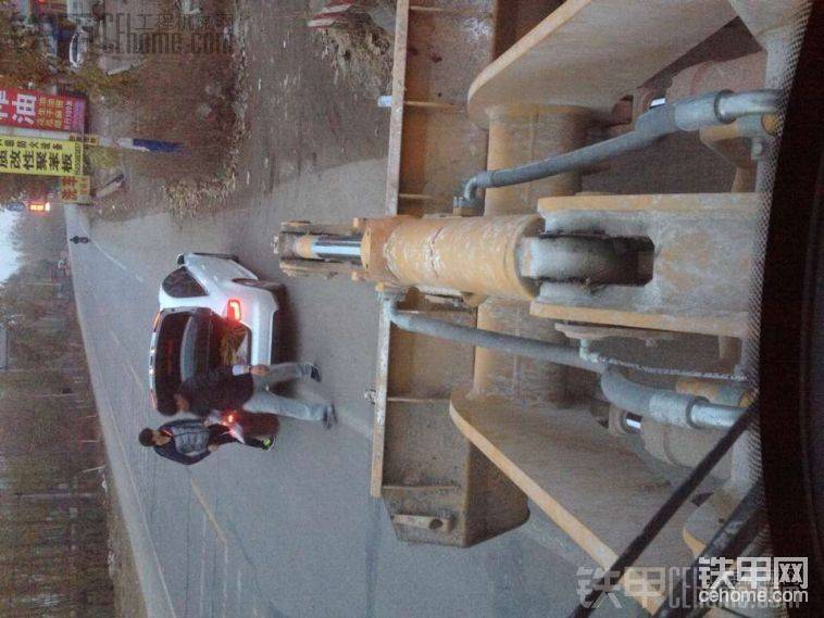 &nbsp;&nbsp; 車跑到半路沒油了<img class="smiley" src="/img/smiley/default/cry.gif">&nbsp; 甲友們猜猜這是什么車
