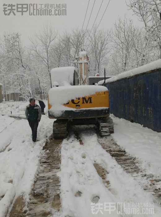 你在外面大雪紛飛！我在駕駛室里四季如