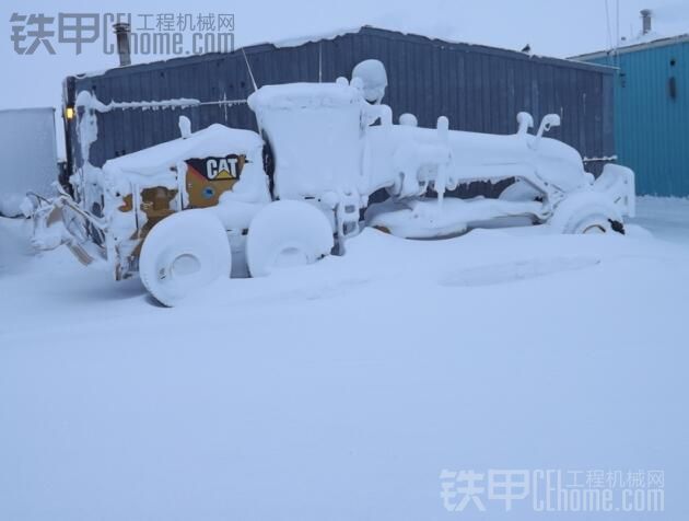 下雪了，平地機(jī)的活來了！