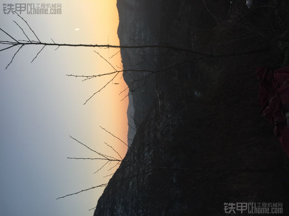 夕阳无限好 山上残余的雪景