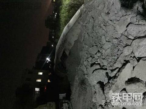 拆混泥土攪拌車的罐子，虧本了。