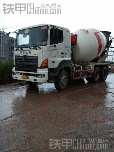 進口日野700攪拌車行車