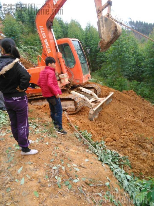 翻了。雨哥小娃救援，大難不死，必有后