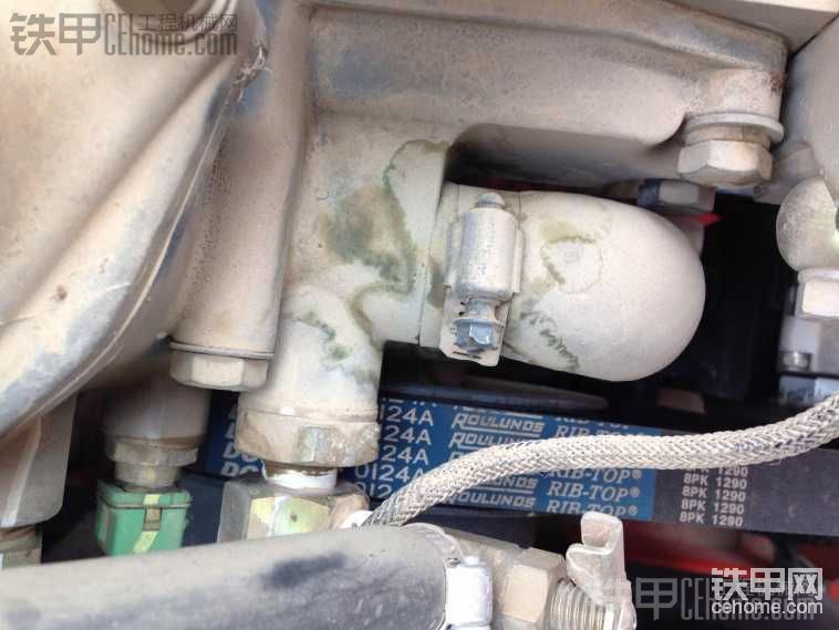 圖中這水管1000小時出現(xiàn)漏水，自己用螺絲刀緊了下，問題解決