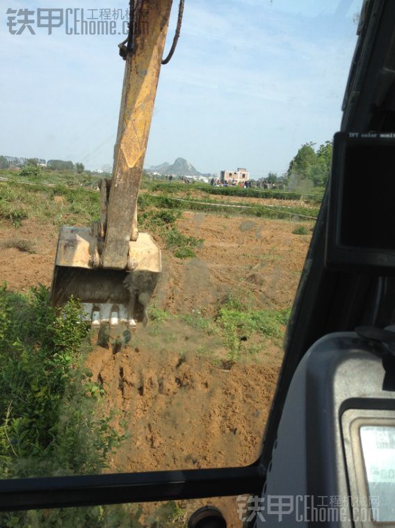 小松，jcb，卡特，沃爾沃，一起去強征土地咯