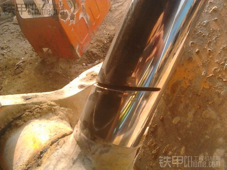 JCB360油鋼，動(dòng)機(jī)蓋被割