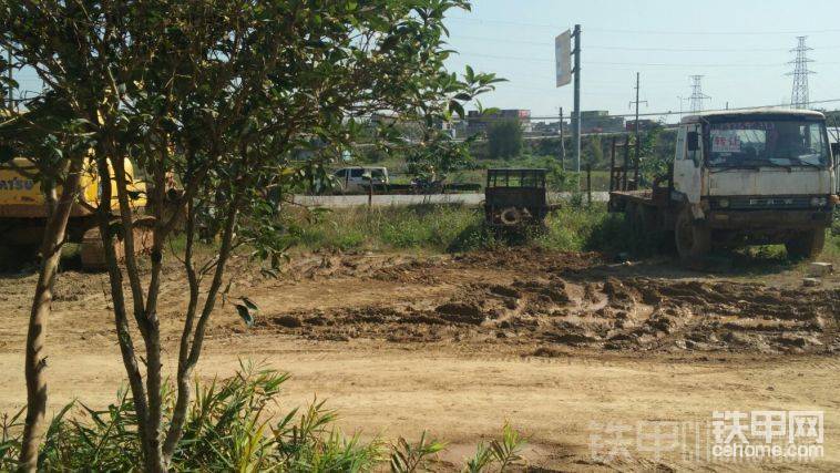 對面公路擺攤的，那音響開得特大聲，吵得我我們都沒辦法午睡了<img class="smiley" src="/img/smiley/default/huffy.gif"><img class="smiley" src="/img/smiley/default/huffy.gif"><img class="smiley" src="/img/smiley/default/huffy.gif"><img class="smiley" src="/img/smiley/default/huffy.gif"><img class="smiley" src="/img/smiley/default/huffy.gif">下午還得開工呢
