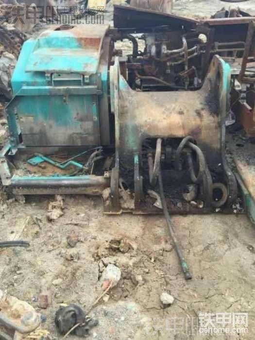 油箱、大臂座