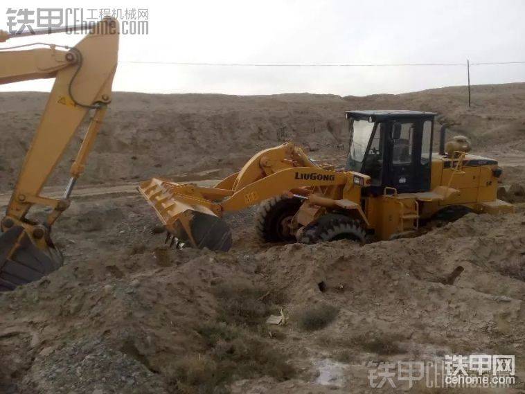 陷车了！还得请兄弟帮忙！