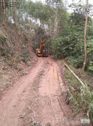 先鋒盾后八輪艱難山路行（直播）