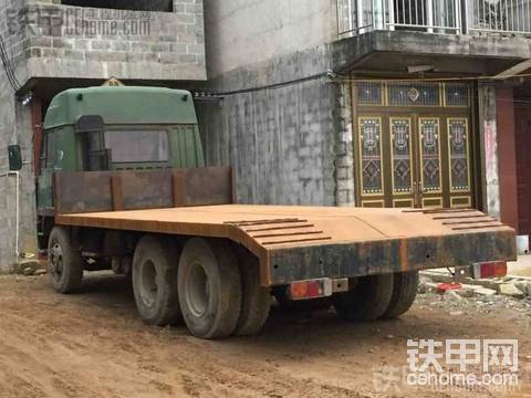 剛買(mǎi)的后八輪拖車(chē)