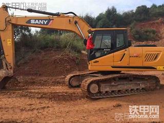 铁甲首台 三一 SY215-10 挖掘机
