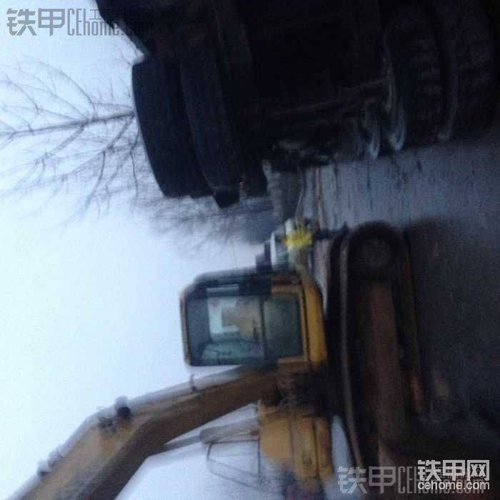 一個挖機勾不起