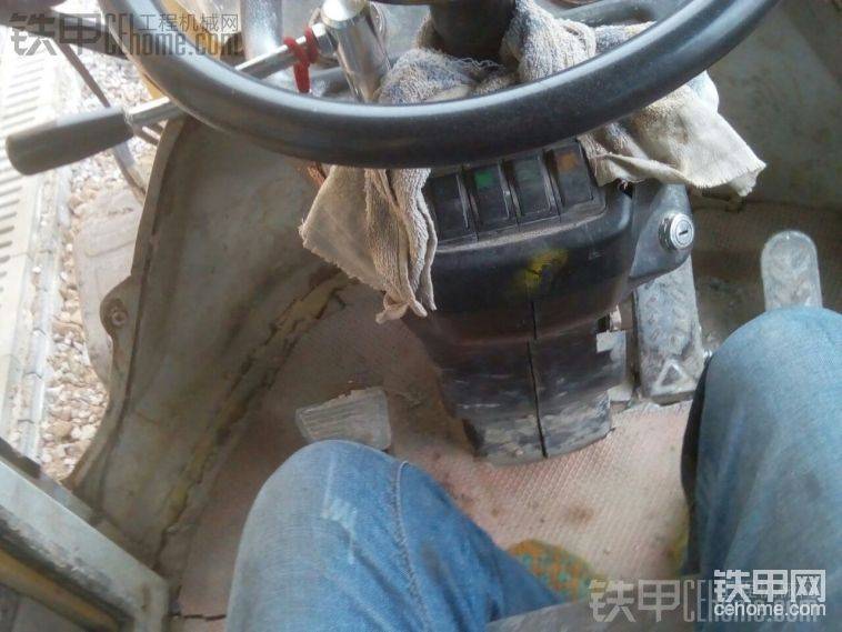 打著火不要著急，讓他預(yù)熱個5分鐘，老板問，你就說預(yù)熱，不過一般老板都是知道的！不懂的老板你就告訴他，早上起來打著火預(yù)熱幾分鐘保護機子！這些老板也會給你好評的！

