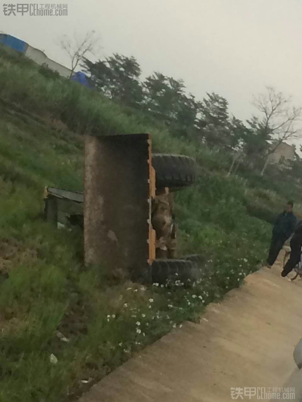 水泥地上裝機開翻，也是醉了！高手幫看一下這是啥牌的？