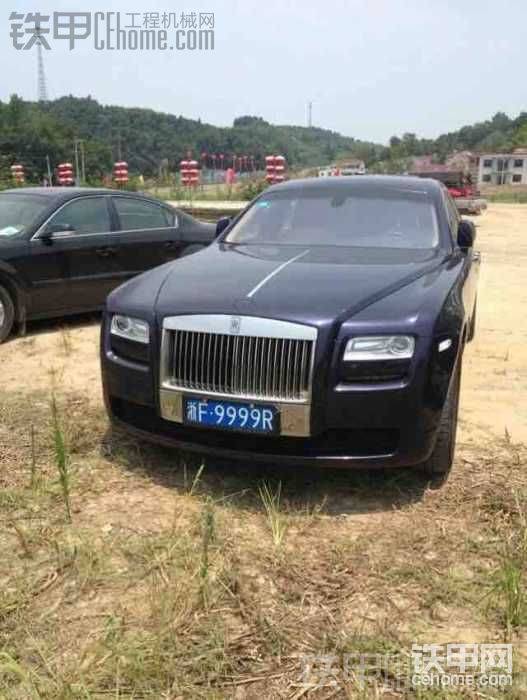 老板的車。