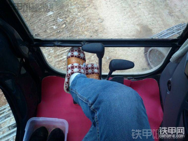我去的時(shí)候他們挖機(jī)臟的不要不要的，我去了就弄干凈了換拖鞋
