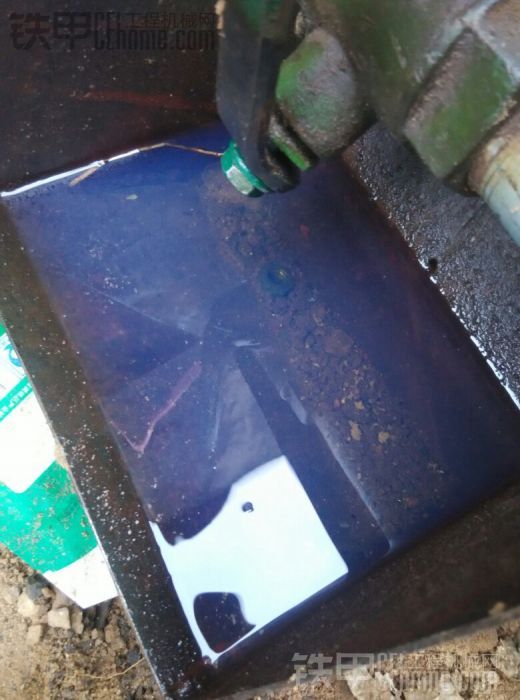 神钢210/8柴油变黑 求解